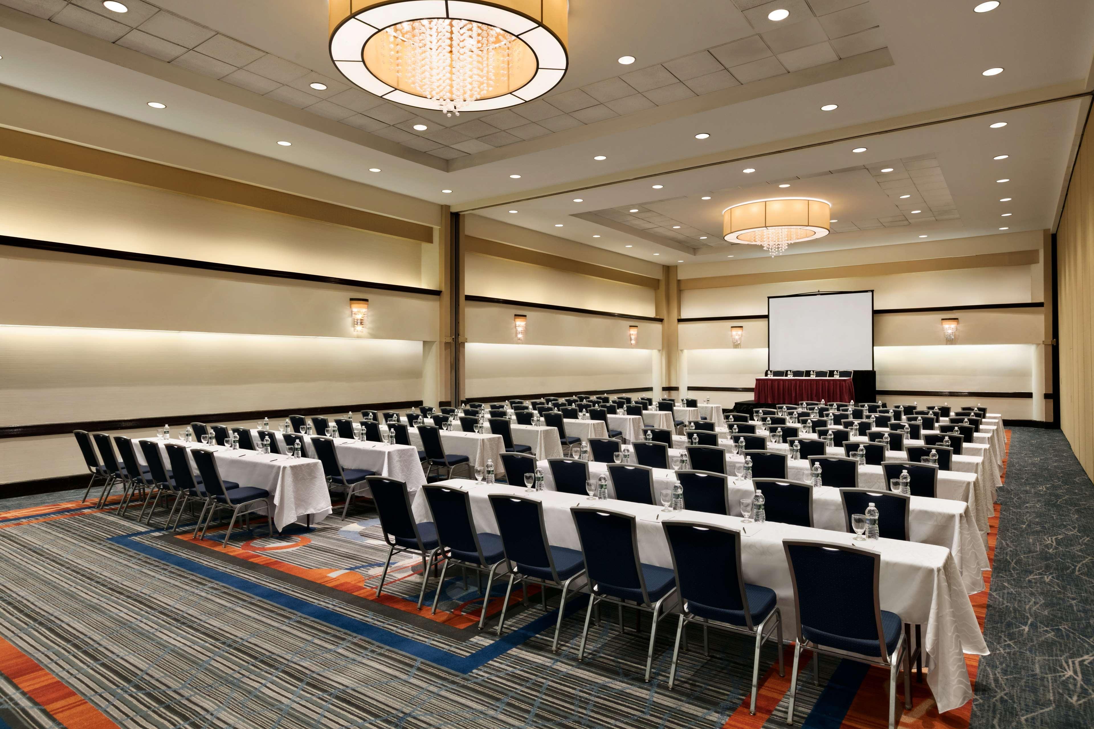 Hilton Long Island/Huntington Hotel Melville Exterior foto